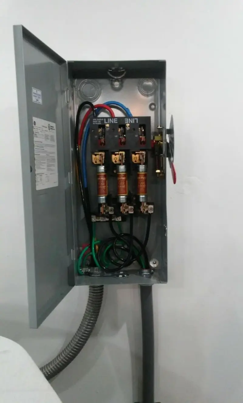 Three-phase disconnect switch installed for Smoke Detector Installation in Safford